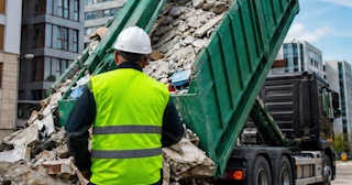 Вывоз строительного мусора в Боре: услуги лицензированной компании — ПроМусор